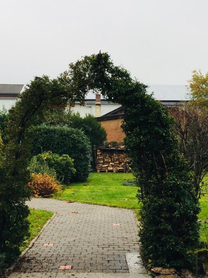 Le Jardin Des Biches Bed & Breakfast Somme-Leuze Exterior foto